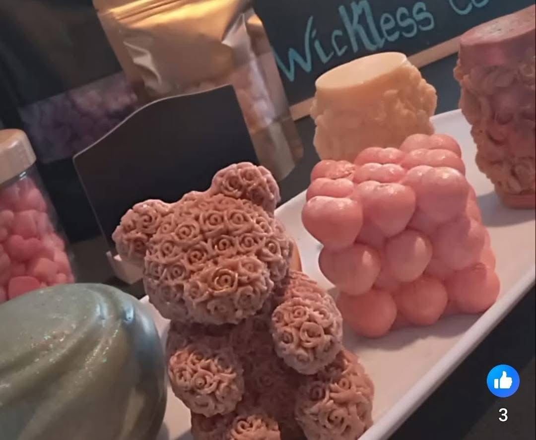 Medium Roze Teddybeer - Pitloze Kaars (Vanille, Patchoeli & Sandelhout)